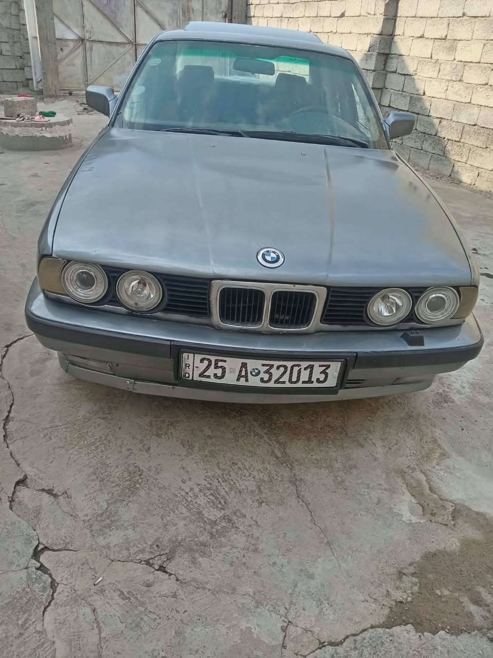 اسلام عليكم من رخصه لادمن #BMW 
للبيع محرك كبس شرط كير عادي شرط صاروخ✈️
حجم 525 صدر جديد تايرات جدد كهربائيات كلها شقاله 
رقم دولي كركوك لل2030 شرط التحويل نقصها بس صبغ
ترهم مراوس حسب القناعه السعر 40وبيها مجال 
للستفسار *********** مكان الشرقاط
