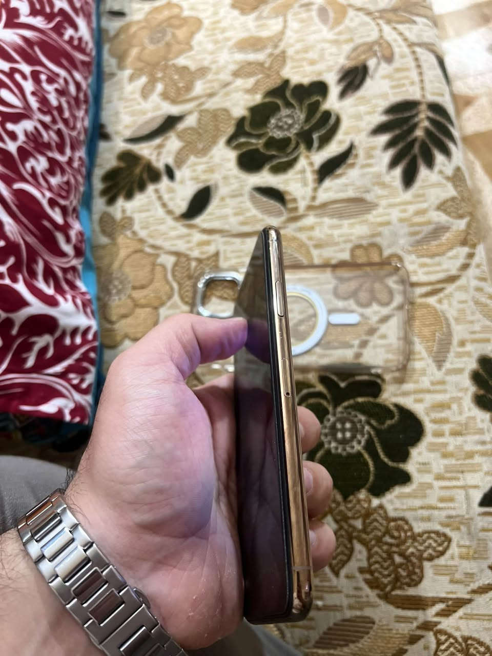 11 برو ماكس ذاكره 256 بطاريه 76 الجهاز بلادي اول مانزل مكفول من كلشي السعر 325 نهايته ***********
