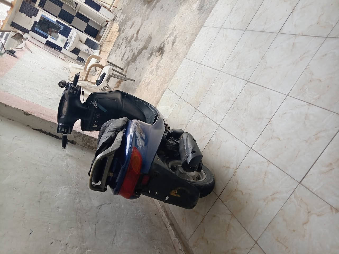 سلام عليكم ورحمة الله وبركاته عندي دراجه فراشه جديده وحلوه دراجه كامله بيه جم نقص بسيط أما لباقي كفاله عامه ***********

