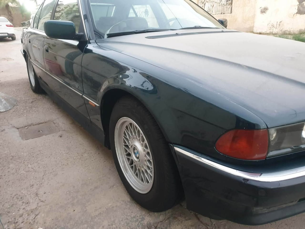 للبيع BMW//E38//مديل 98
.حجم المحرك 740i//v8

.(مواصفاته)
.تبريد ثلج امامي خلفي 

.صندوق شفط 

.تحكم مري جهتين 

. تحكم ستيرن 

.كشنات خزن تحكم اربع وضعيات 

.برده خلفيه كهرباء 

.كير محرك تخم تاير كله بل شرط 

. السيارت نضيفه واحله من الصوره 

.لاضربه ولا صبغ ولا تبديل عله وضع شركه

. رقمها بغداد مكان السيارة بابل حله 

.سعر 105$

للاستفسار اتصال على الرقم التالي اني مكلف 

(***********)

(***********)
