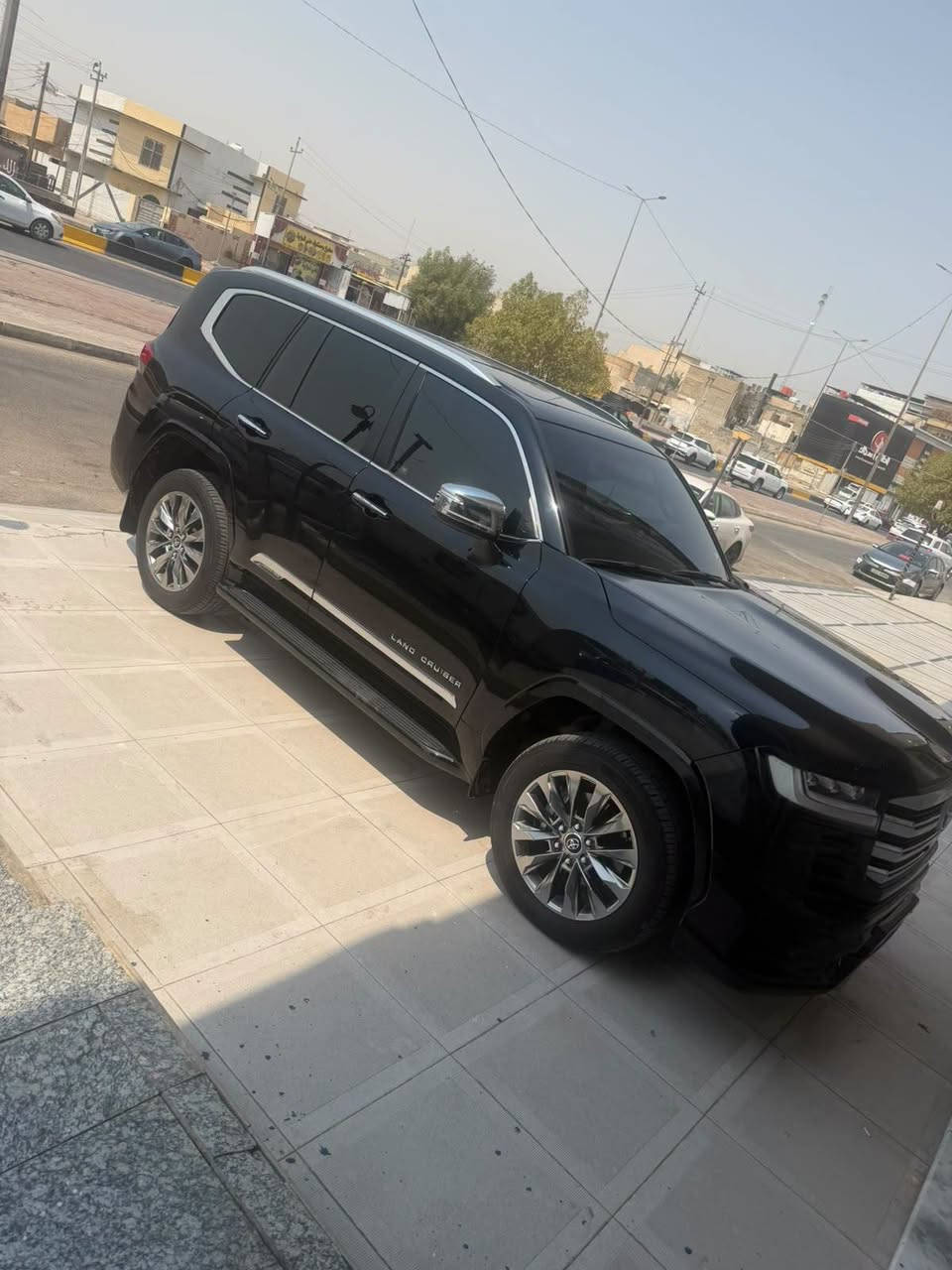 لاندكروزر VXR • توين تيربو • داخلية جلد أحمر