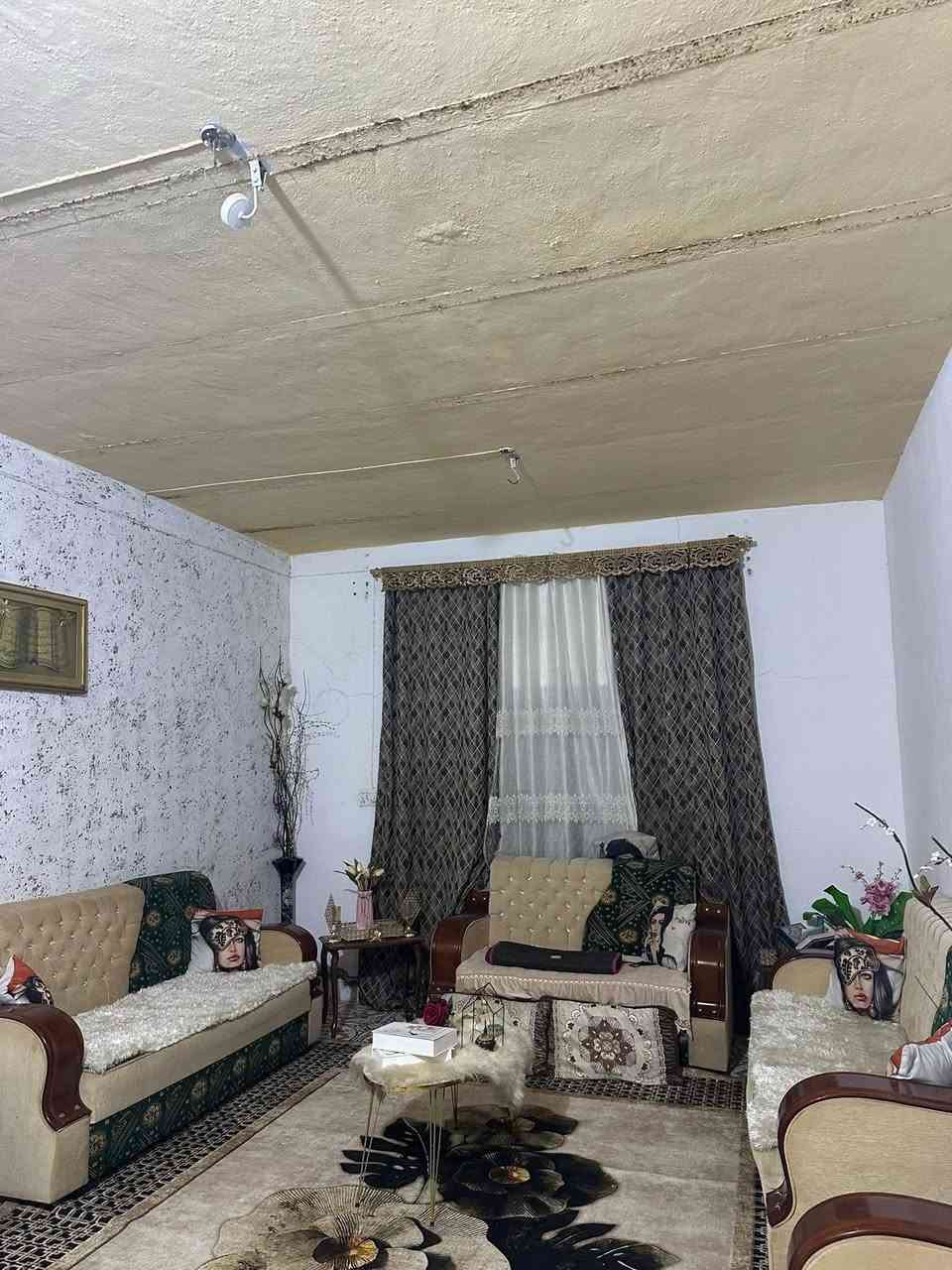 دار سكن طابو زراعي ( تجاري ) في ( حي حواس )
وجه على ( شارع ٣٠ السايدين مباشر )

مساحة ١٤٠ م / وجه ١٢ م - نزال ١٢ م 
( كل الخدمات متوفرة ) - ماء - كهرباء - مجاري 
تبليط - انارة - أرصفة / ( علي من الشارع )
( بناء ) - بلوك -سقف عكادة - غرفة نوم واحدة
( لبيت كلة سيراميك )

( مكان تجاري + سكني مميز ) 

للاستفسار مراجعة مكتب غازي للعقار   
واسط - الزبيدية - قرب أفران المائدة  *********** 
***********
