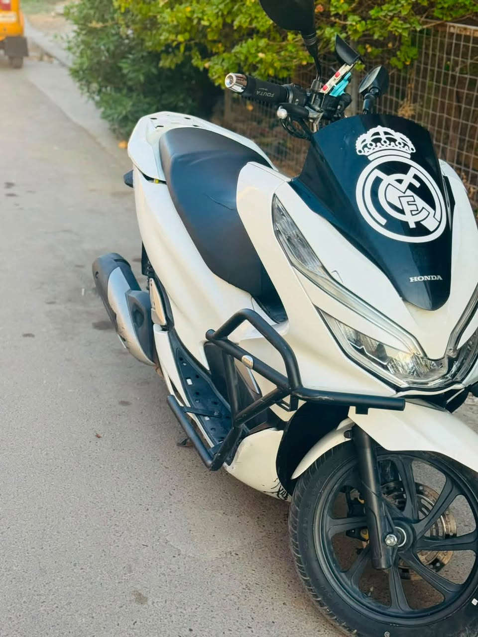 ياباني jf جيل الثالث ياباني pcx
محرك 125ماشيه 32 الف كفاله عامه حساسات كلها شغاله مابيها اي نقص سعرها 22

***********

