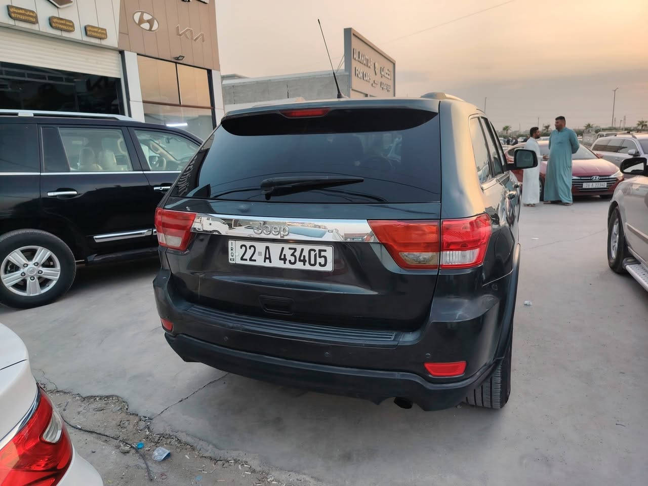 جيب ٢٠١١ 
للبيع 
أو مراوس بكامري بيه ٣قطع صدر جديد  أمامي خلفي بدون دواخل السياره السعر  ١٢٥ وبيه مجال حك الجي

***********
