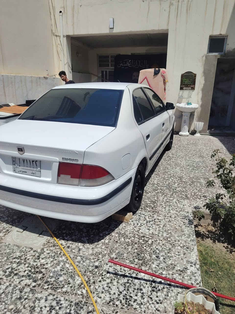 سلام عليكم سمن موديل 2011 بيها  الباب الخلفي مبدل  الباقي مكفول  تخم تاير جديد  مكينه وكير جدد فرنسي  السعر 37 وبيها مجال  الموبايل ***********
