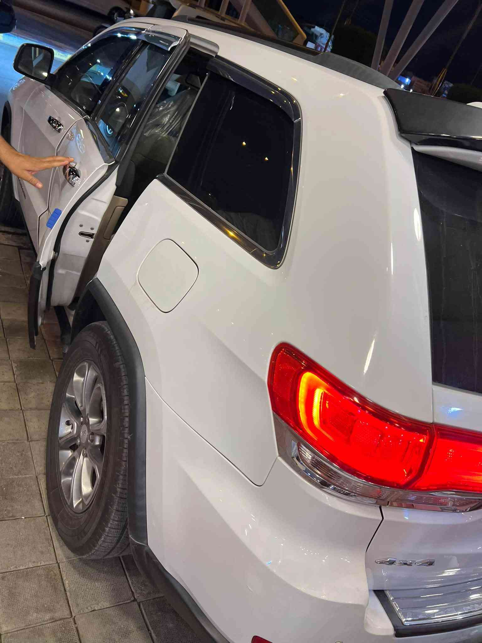 جيب لاريدو خليجي  رقم بغداد بيه باب بدل  بلادي. ماشيه 140جديده سياره  مكان الفلوجه الانبار  السعر ***********
