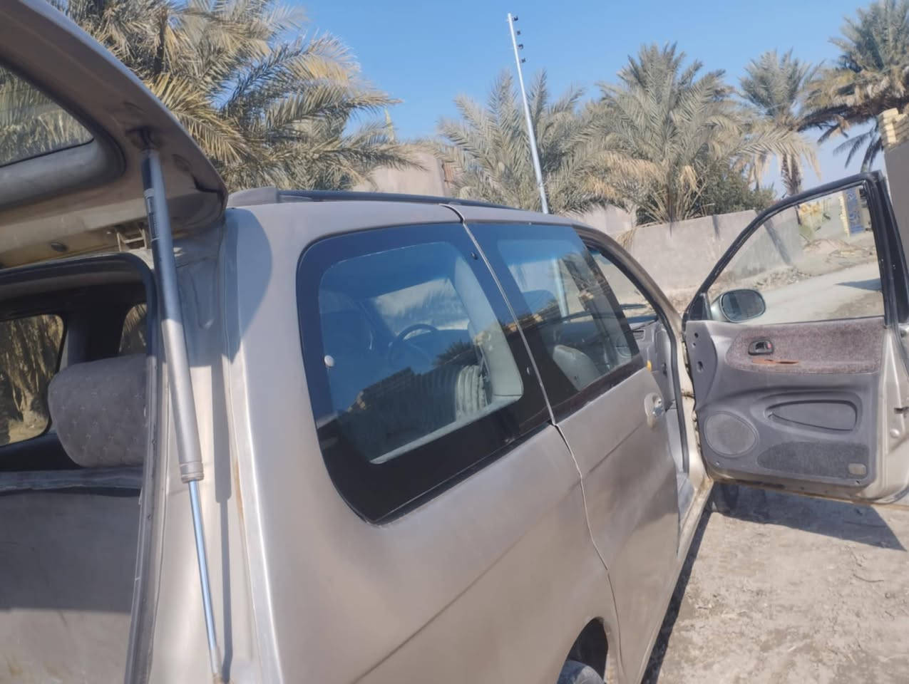 السلام عليكم .. 

كيا كرنفال 2000  بغداد - خصوصي
سنوية باسمي
9 راكب
محرك گاز من امه 2900 مسكر اربعه اسرندر
گير عادي 
ويل كب 17
مصبوغة عام 
تبريد عاطل
السعر 48 
مكان السيارة: سماوه وركاء
للاتصال او واتساب ***********
 علق واني جيك بيع مستعجل
