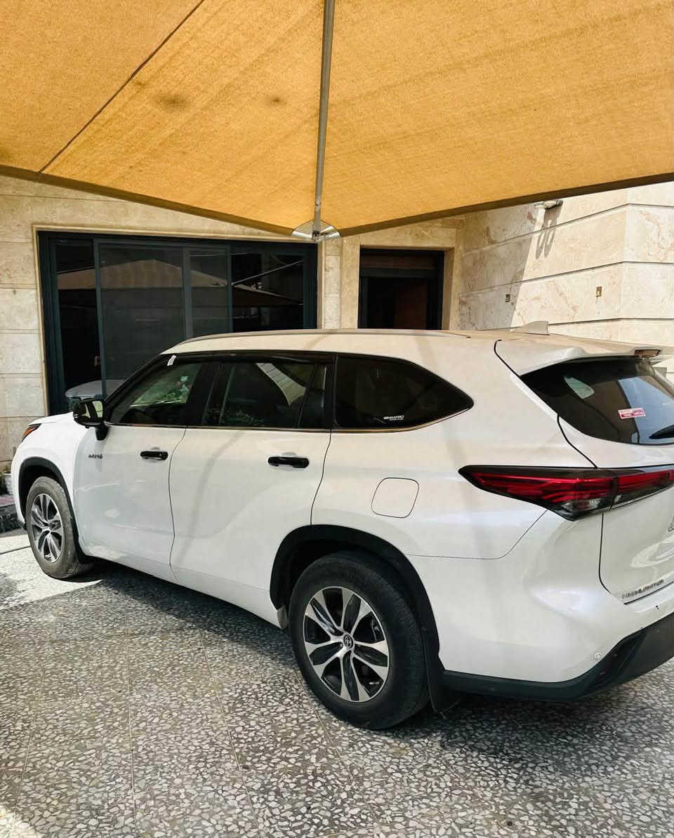 هايندر 23 عبد لطيف جميل بصمة فتحة 4 كامرات 7 راكب   مواصفاتها معروفة سيارة مكفولة من كلشي عده رصعات بالباب  بسمي سعر 31 الف بيها مجال  وبيها مجال ***********
