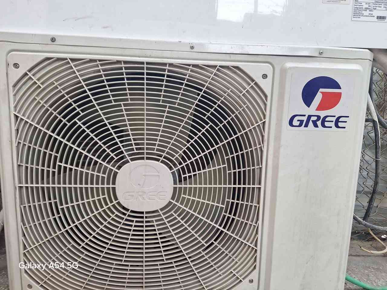 سلام وعليكم سبلت طنين نوع كري انتاج 2019 نوع غاز R410  باب اول وليس تقليد أصلي شغال وتبريد ثلج سعر 550الف كامل ملحقاته اي نقص مابي بغداد لامين شارع نواب ***********  شراي يتصل وتساب

