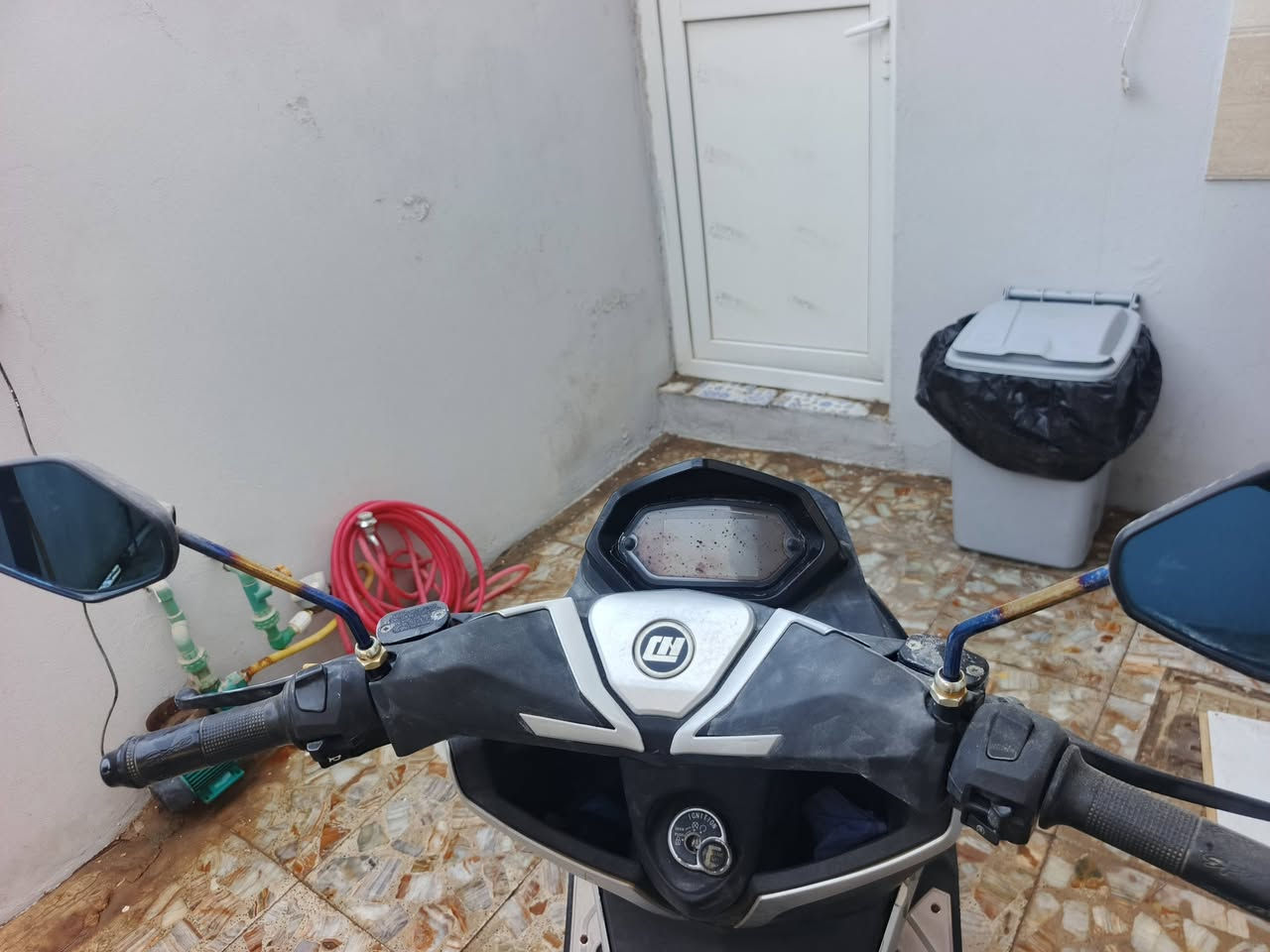 سلام عليكم
شباب دارجه ان ماكس صيني
محرك مفتوح ونضيف
كفرات 85 بلمئه نظيفات
مواصفات دراجه مانع انزلاق
عدادات اكترونيه
لايت زنون
محرك 150 cc رياضي
بريكات امامي خلفي دسكات
رايده 700 الف وبيه مجال
رقمي ***********
