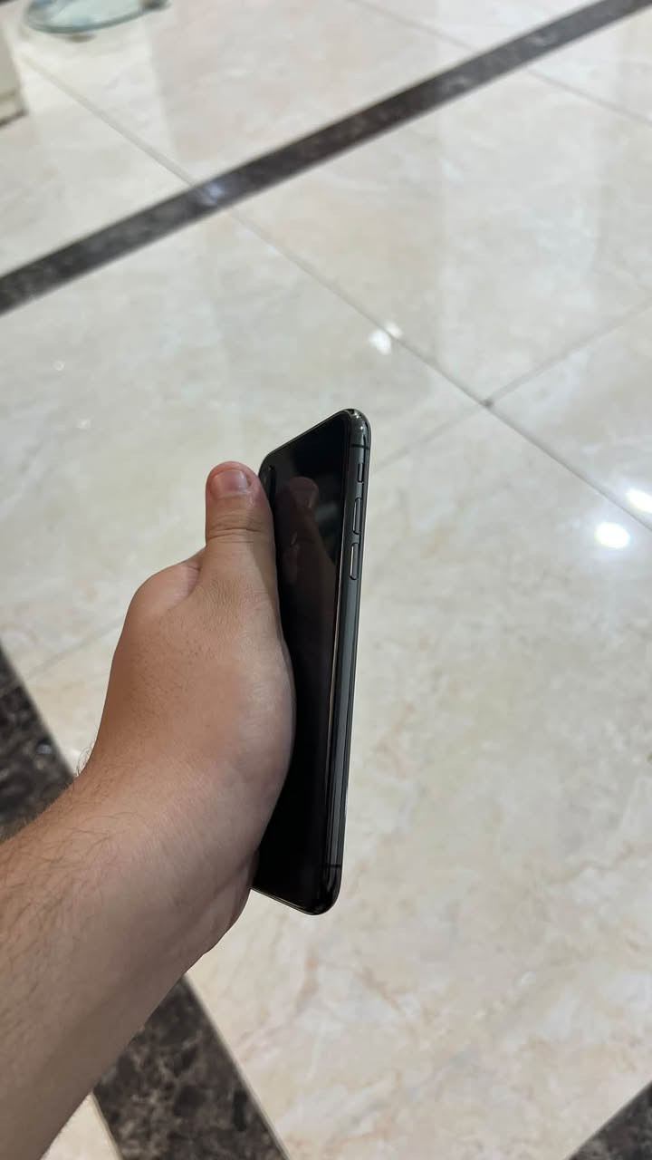 ايفون XS • بطارية ٧٥٪ • نضيف