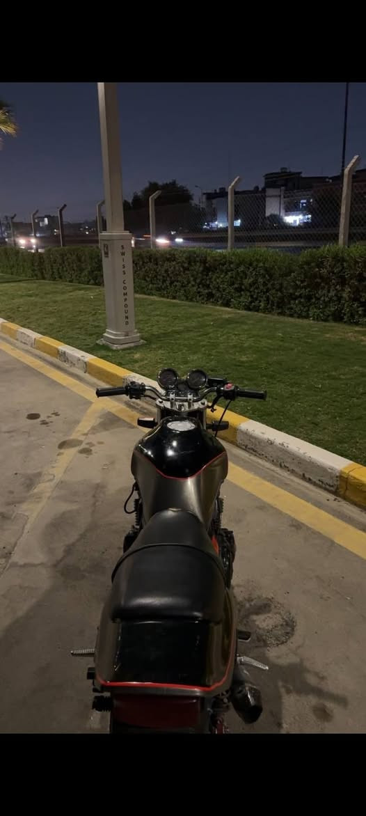 السلام عليكم. سيبي 400 جيل اول      دراجه خير من لله معدل وبطناش   مكينه مكفوله كفاله عامه   عوزه ترتيب من بره عندك شوي خفايف. بريك خلفي دسكات يراد  وترتيب خفيف بس اني ماعندي مجال امانه لله  ودراجه أوراق كامله   بس ماعندي مجال أرتب بيه. شغل ودوام    دراجه سعره 1550.  والماعنده يشلع عيونه وياخذه واني بخدمته    عنوان بغداد غزاليه. وهذا رقمي واتساب ***********
