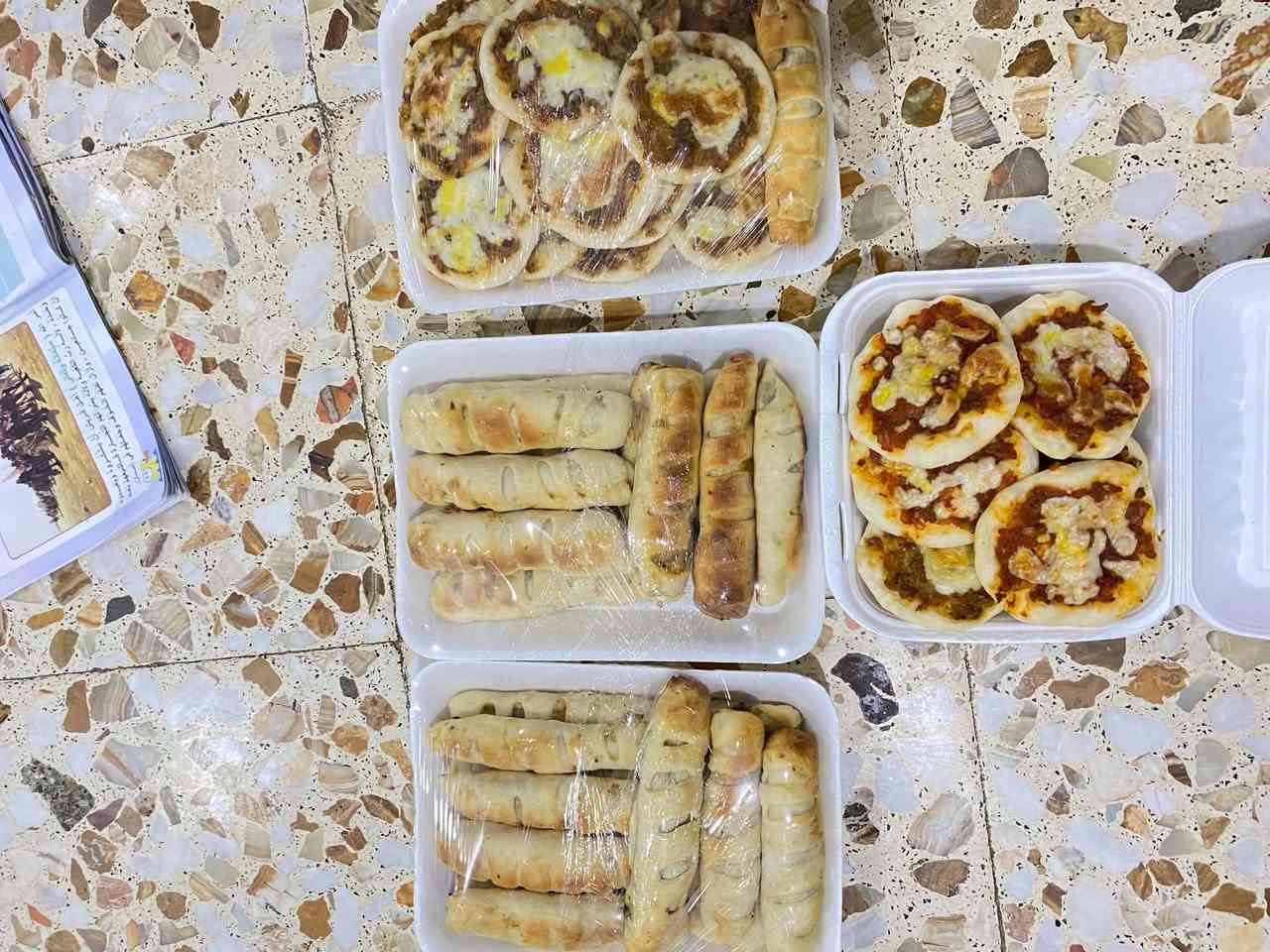 معجنات ١٥قطعة • لحم بعجين ١٢قطعة • ميني بيتزا ١٢قطعة