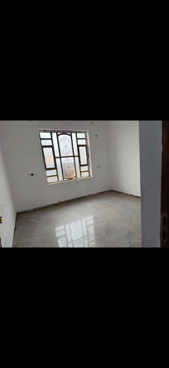 من رخصه الادمن
عندي بيت للبيع 

بيت طابقين  6 غرف نوم
هول داخلي 
وغرفه خطار 
غرفة خطار ٧في ٤ونص
حمام داخلي عدد ٢ 
واحد خارجي مطبخ 
مساحة البيت ٢٠٠ متر
 واجه ١٠ ونزال ٢٠
عنوان البيت (بابل) 
الجزائر مقابيل ابوعليان المنطقة الجديده
 سعر 175 وبي مجال
للتواصل
‭***********‬

