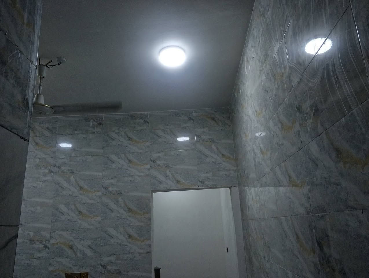 بيت لبيع بل تاجيه 100 متر 5×20 طابو صرف سنتر عل شارع 20  ***********
