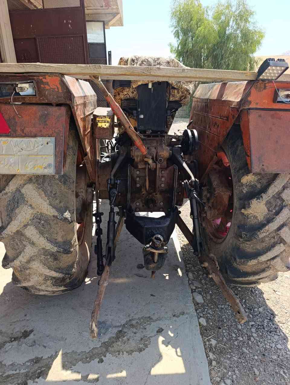 عنتر دبڵ اکسل مۆدێل 84
بسم و بۆنیت و چاملاغ کامل کراوە بە90پمپی 90نەوەتی لەسەر بێ خنکاندن مرغوب. بێ کێشە جیهازی قۆڵ دیشل تناش دبڵ اکسل کامل بێ کێشەیەو لەئیشدا. 
تەنها بۆڵبرین تاپگێڕ شفتی سەوتی تیایە.
نرخی 45گەڵاو مامەڵە. .
***********
