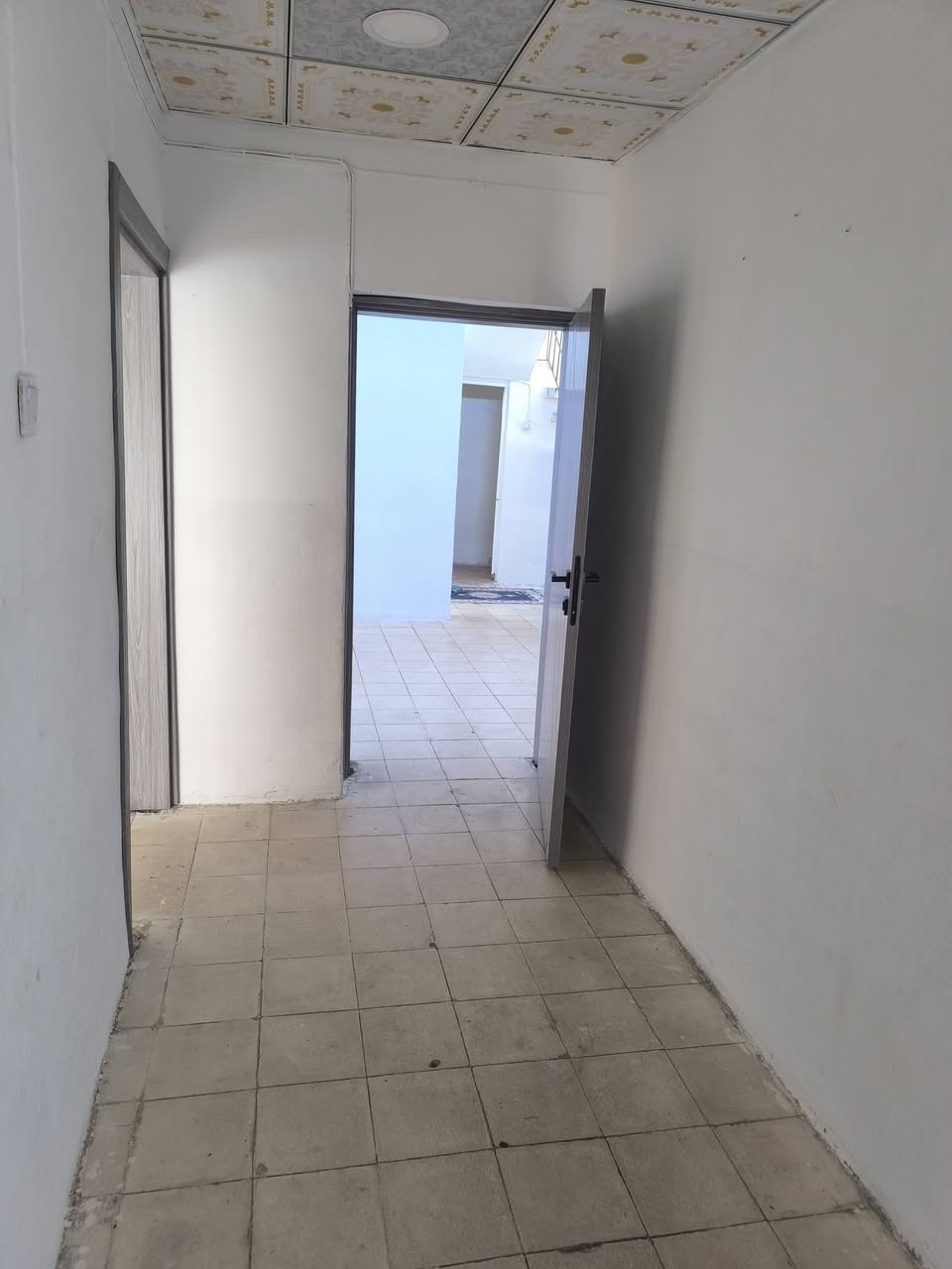 بيت 260متر واجهه 15 طريق بغداد أوراقه كامله ***********
