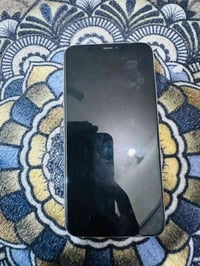 ايفون ١١ برو ماكس • بطاريه ٩٢ • نضافه