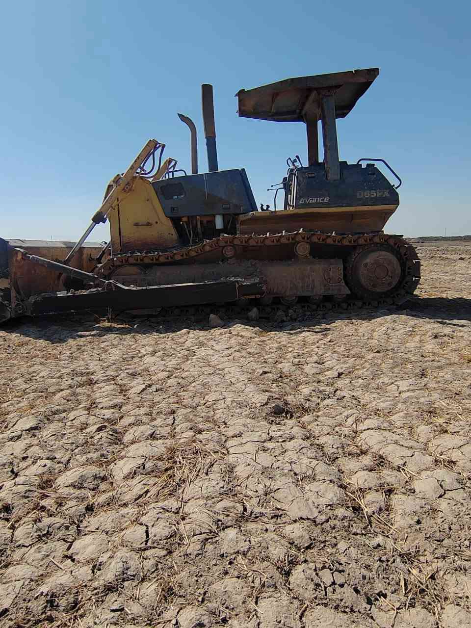 سلام عليكم البيع بلدوزر كوماستو حجم 65 موديل 2003 جاهز العمل مكان واسط ***********
