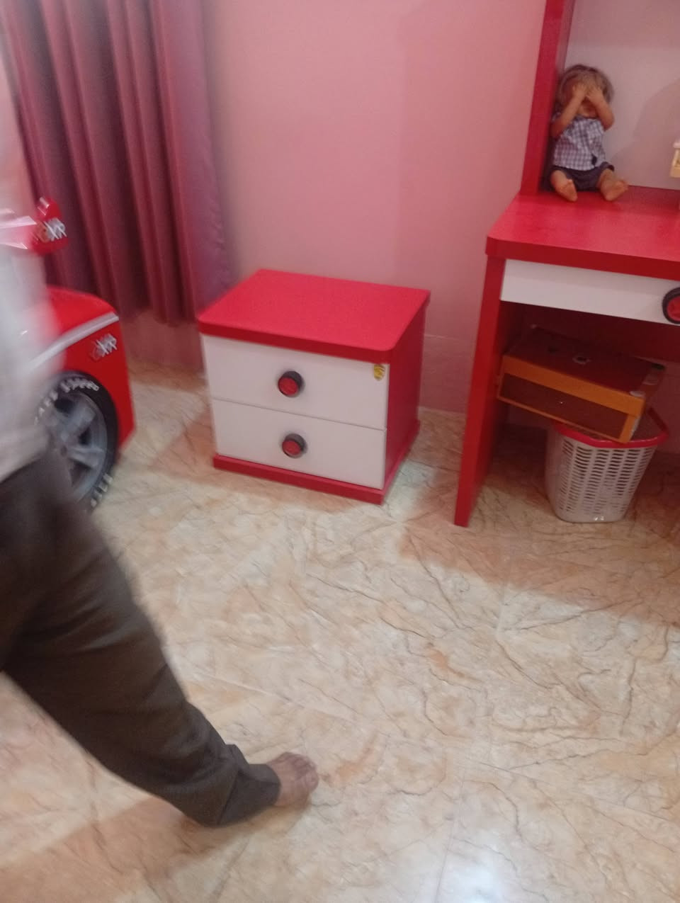 غرفة طفل 6 قطع سرير سياره كنتور 3 باب السعرخ750 ما مستخدمه حله المهندسين قرب مدرسة الفرقان  موبايل. ***********
