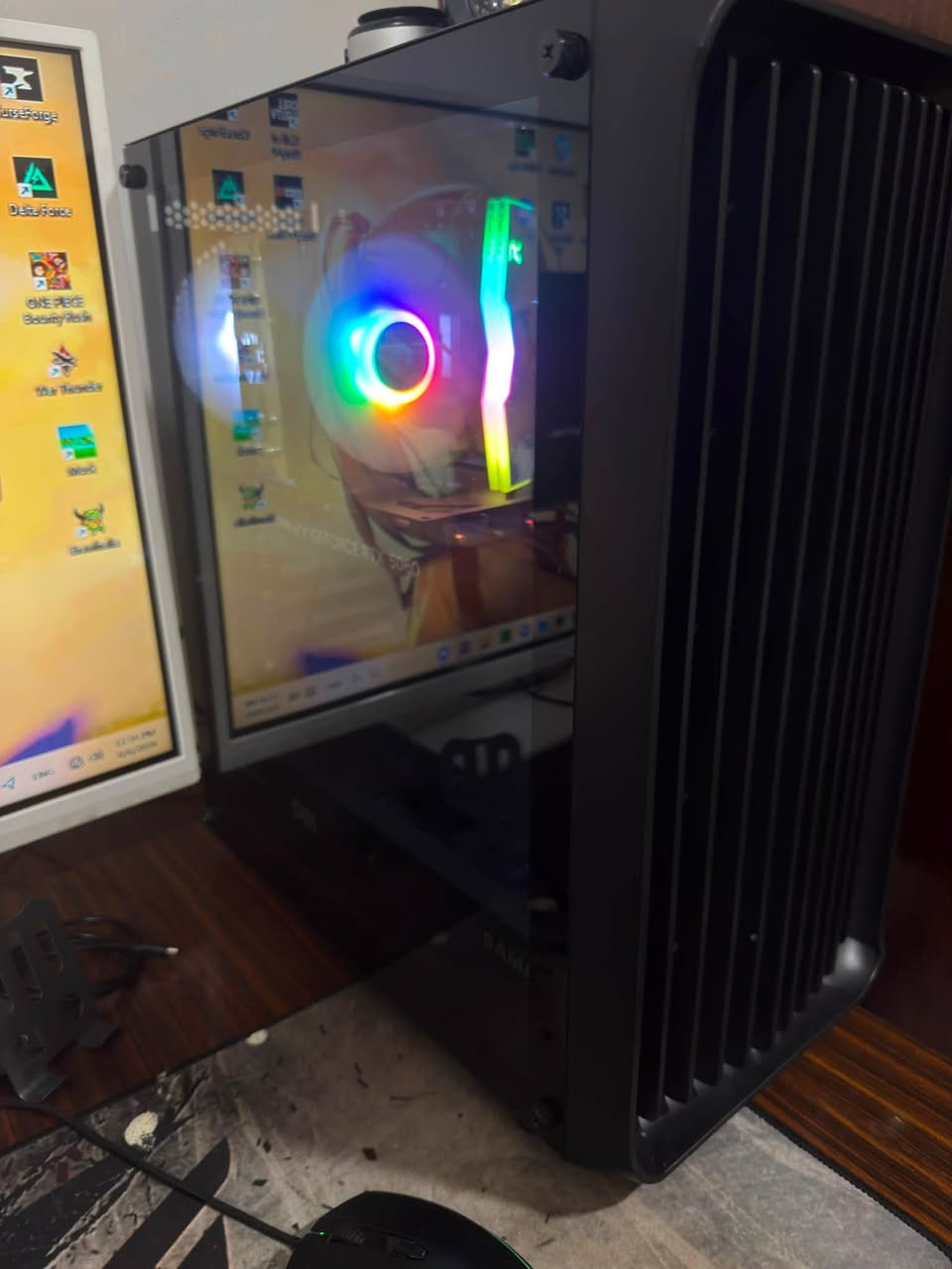 Gaming ￼ pc 
RTX 5060 8GVR PNY
 i5 12f 
16GDDR 4 
1t m.2
Power supply￼  650 w
ماوس هايبراكس  وكيبورد وسماعة هايبراكس كلاود٢ 
UPS2000 
السعر 1,850,000 الف 
كاملة هية وغراضها والكراتين مال قطع 
واتس اب ***********
