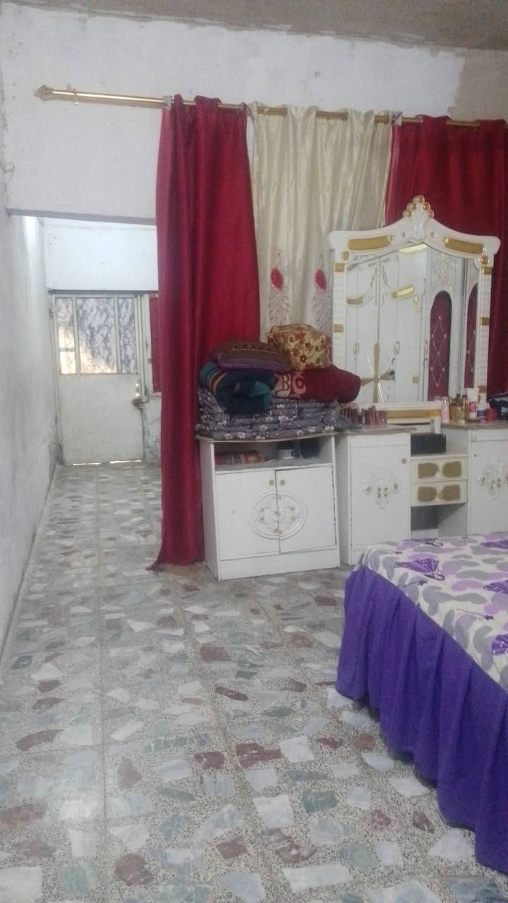 سلام عليكم بيت للبيع مساحه 100متر السكف صب البيت كله كاشي بيت حلو مرتب بدوانم مقابيل شارع 60 بدوانم للتوصل ‏‪***********‬‏ صاحب البيت
