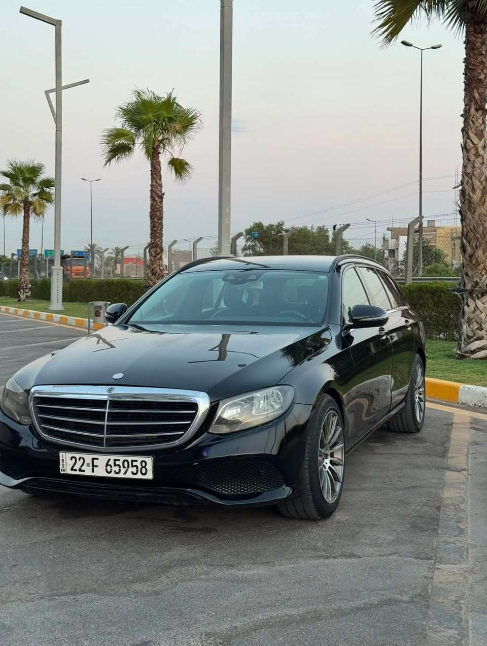 السلام عليكم
مارسيدس E200 Station موديل 2018 
محرك 4 سلندر 2000 تيربو كير محرك تبريد جديد 
السيارة بيها صبغ بابين و جاملغ 
رقم اربيل الجديد باسمي 
السعر 155 مكان السيارة بغداد الغزالية 
للاستفسار ***********
