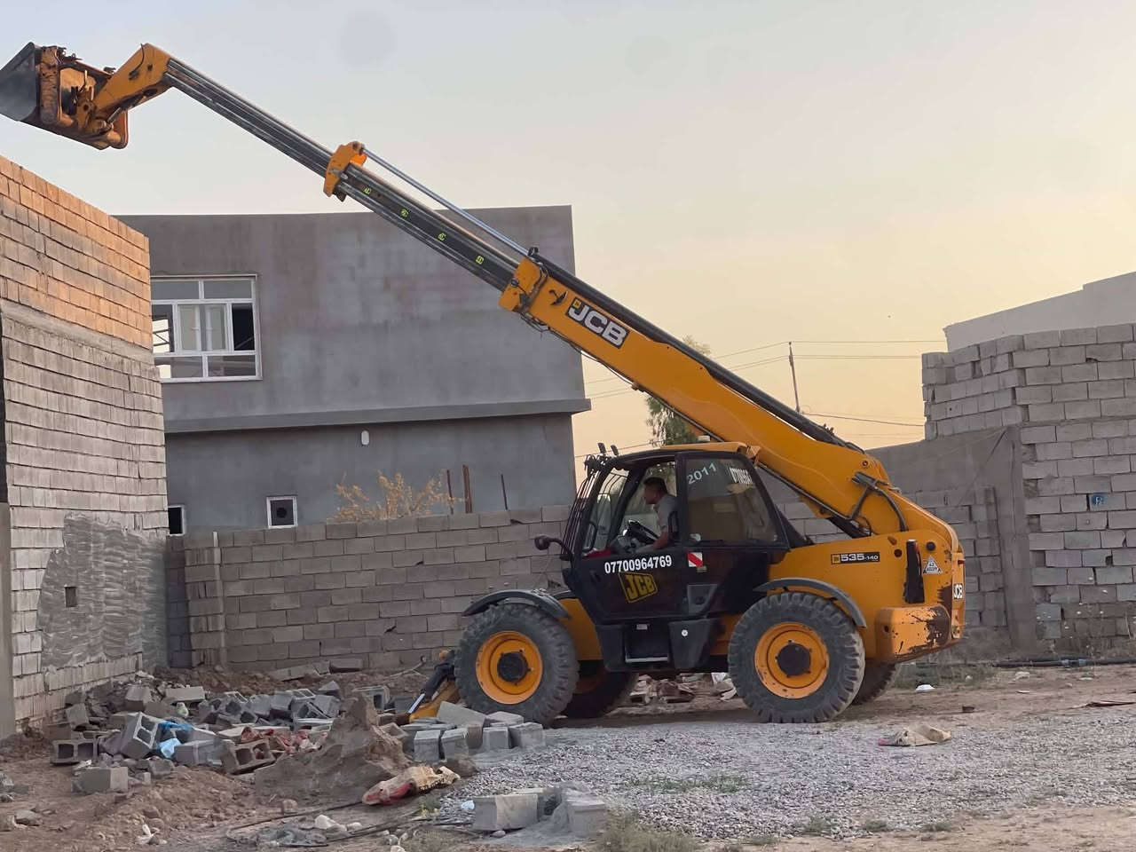 رافعه للبيع٢٠١١ فول عادي رقم اربيل هزه فحص جديد سنويه ٢٠٣١ مشتغله ٩٠٠٠ حصه كاز سعر ٤٢٠ بيهه مجال اتصل عل رقم كركوك***********
