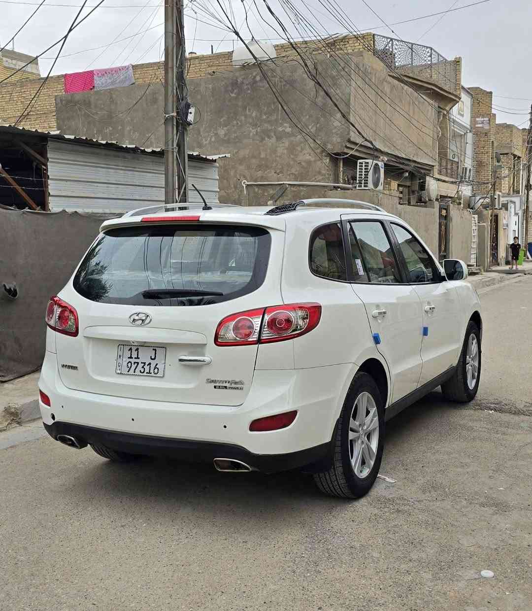 السلام عليكم
سنتافي ٢٠١١ خليجي فول مواصفات سياره لوك على وضع الشركة بلادي بدون صبغ بأسمي رقم بغداد انكليزي سنويه جديده داخله هزه جديده مكينه ٦ سلندر  سلايت فتحه داخل عسلي ثلاث قطع تبريد ثلج كشن كهرباء سبعه راكب
بصمه وبصمت أبواب 
شاشه تاب كامره خلفيه فور ويل تحكمات بالستيرن جهتين
حساسات خلفيه مري هيتر شفط مكينه وكير مكفولات
صدر أمامي خلفي خير من الله سياره جديده جدآ مابيه اي نقص 
(علماً السياره احلى من الصور) مكان بغداد رقم الهاتف ***********  السعر ١٣٨ بغداد, العراق
