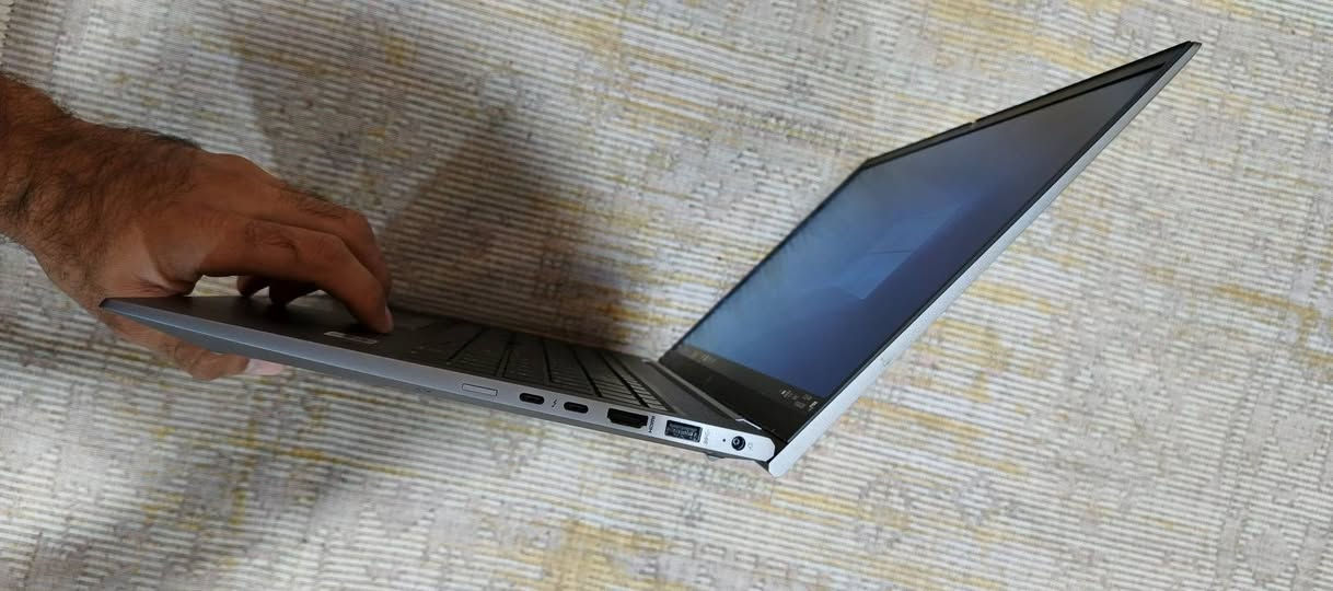 zbook hp💻
البصرة الزبير
السعر 550 قفل
#للتواصل واتساب 📱***********
التفاصيل
​الموديل: HP ZBook Firefly 15 G7 Mobile Workstation
​المعالج (CPU): Intel Core i7-10810U @ 1.60GHz (جوانب الأداء وسرعة المعالجة ممتازة للأعمال الهندسية والدراسة).
​الرام (RAM): 16GB (بحجم 16384 MB).
​الشاشة: 15.6 بوصة بدقة عالية IPS.
​كرت الشاشة (GPU):
​كرت مدمج: Intel UHD Graphics.
​كرت خارجي هندسي: NVIDIA Quadro P520 (مخصص لبرامج التصميم والهندسة).
​نظام التشغيل: Windows 10 Pro مفعل.
