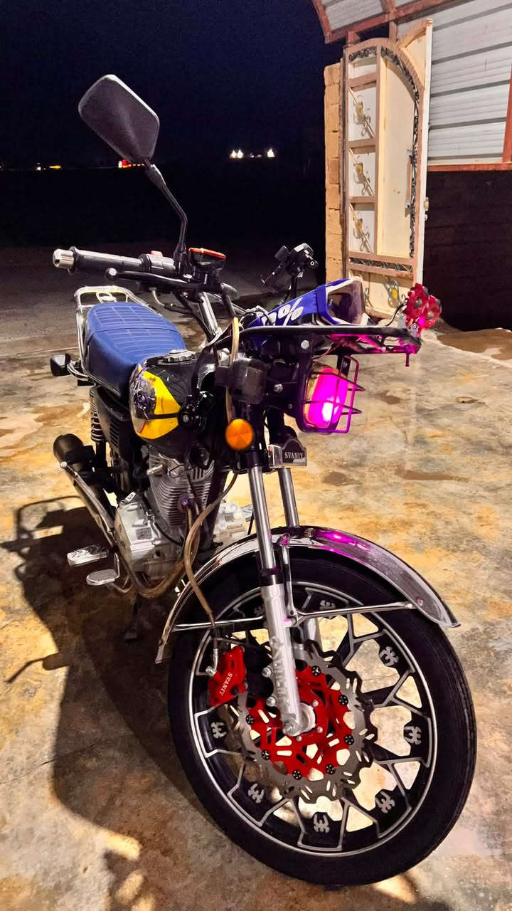 السلام عليكم دراجه 🏍️للبيع 💵 2025 
كهربائيات كلها شغاله شاشه شغاله 
شلعه ومعدل ⚡️نشاط خير  من الله 
كير دوار دراجه جديده بعدها السعر 650 💸
وبي مجال الستفسار 📞 ***********

