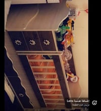 سرير طفل وهزاز ويصير سرير إلى عمر 9 سنوات  3 مجرات جانبيه 2 مجرات  اسف...