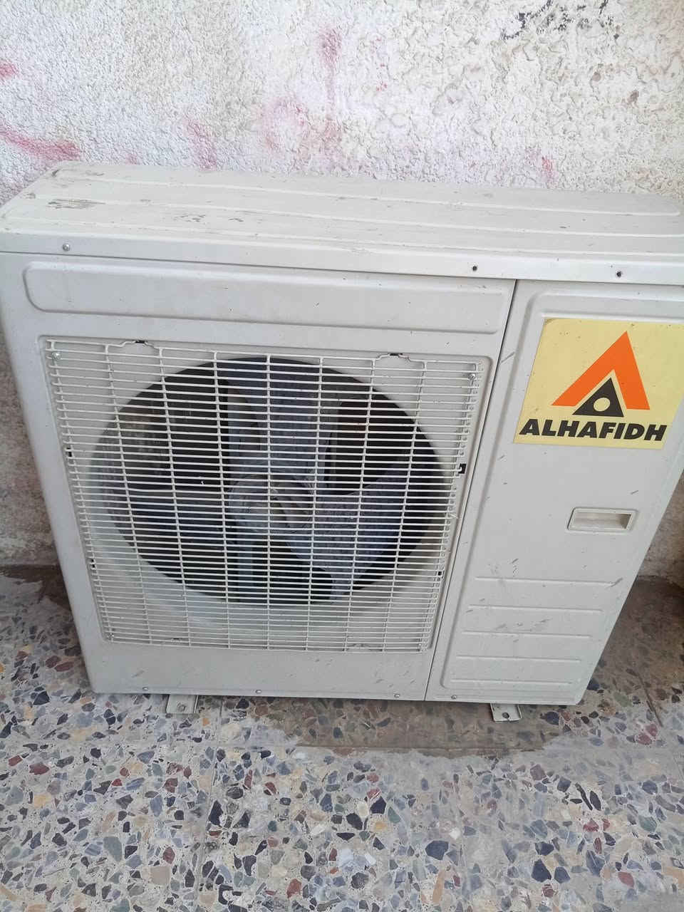 السلام عليكم سبلت كنتوري 3 طن اخو جديد كامل مابي ي عيب مكاني الغزاليه شارع المركز ***********
