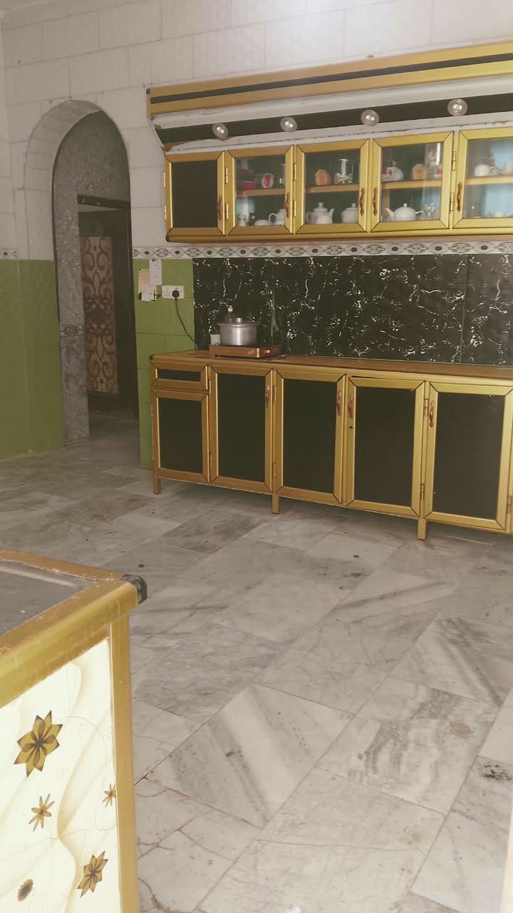 دار للإيجار
المساحه200 متر
طابقين
الاجار400 قفل
الدلاليه50
تواصل واتساب *********** 
  العنوان
 خلف سيد جميل منطقه هادئ ومقابيله ساحه وكل شي متوفر بيهه وعلى شارع وتبليط وكليته الخدمات متوفر والبيت نضيف درجه ثانيه الطباق الاول بي 3 غرف كبار وغرفه منهم سويت مع صاله 6 في 4 مع مطبخ 5 في 4 مع استقبال 8 في 4 حمام داخلي وصحيات داخلي وخارجي وطارمه وطباق ثاني صاله مفتوحه على قياس الجوه مع مشتمل يحتوي على غرفه 8 أمتار وصحيات ومطبخ 4في 5 والمشتمل بناء جديدوالبيت نضيف جدا نضيف
