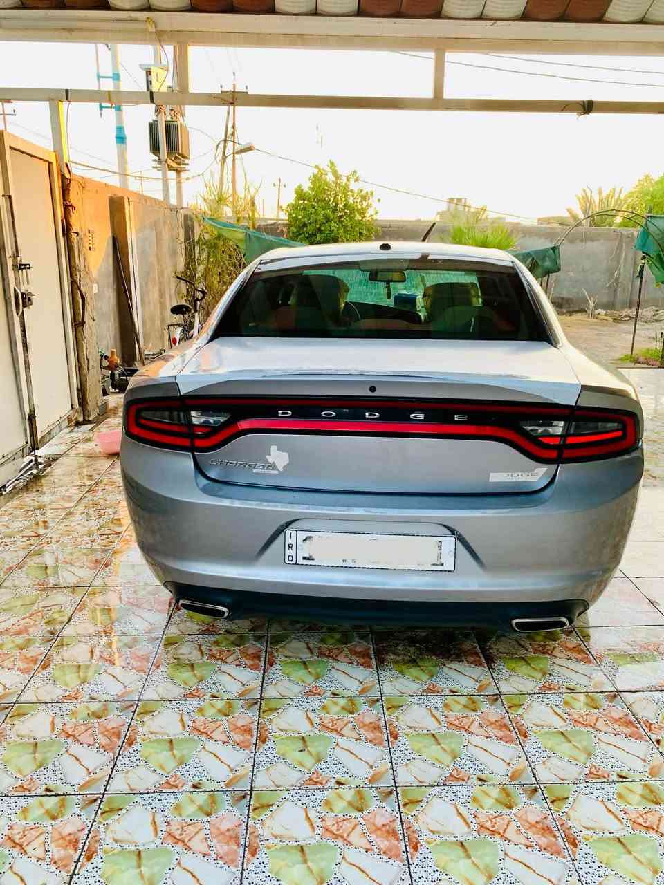 جارجر 2015 خليجي 6V
كفاله من الضربه 
كير مكينه حدادية جاهزه 
باسمي رقم مثنى انكليزي تحويل ثاني يوم 
محركها 3600
ماشيه 230 الف كيلو متر 
السياره بيها بيبان كلير 
للاستفسار اكثر الاتصال 
***********

