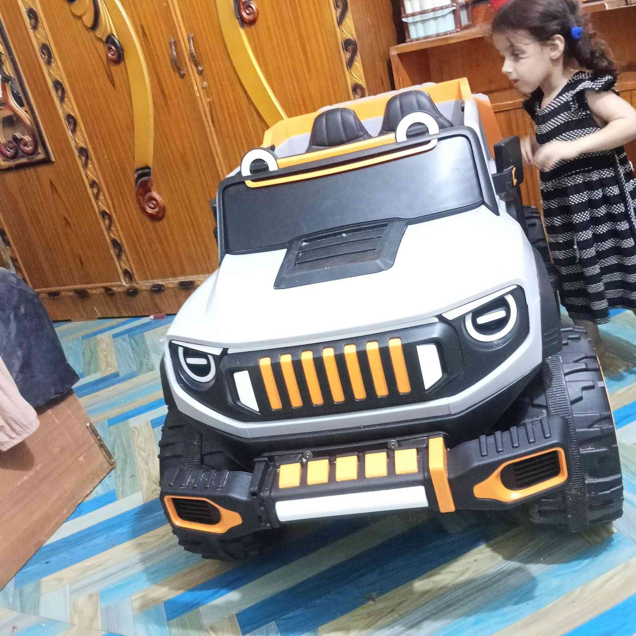سياره كبيره البيع شغاله شوفه بلمقطع بس شاحنه مالته كطعوه جهال رايده150 بيه مجال ***********
