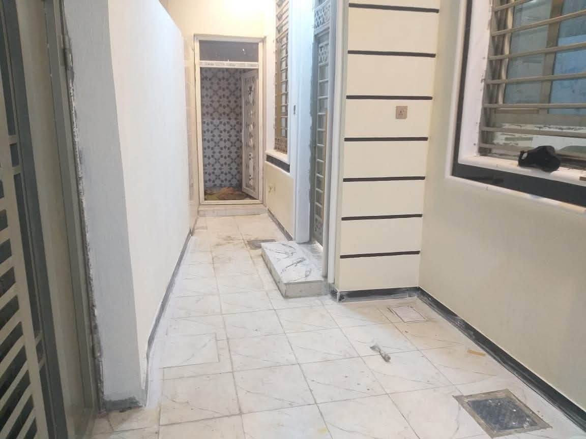 توفر ☑️

دار للبيع

بناء جديد🧱

المساحه 150 متر

زراعي سند 25

يتكون من :غرفتين نوم+صالع وكلدور ومطبخ حار وبارد وصحيات عدد 2

ومناور عدد 2

مؤسس الى الطابق الثاني بيه 3 غرف لكن غير مكتملات 

استلام فوري☑️

صاعد للبيتونه كله سيراميك

العنوان :خلف البانزين خانه مال حمورابي 150 متر  مقابيل مدينه العاب المدهش

الاستفسار ***********
