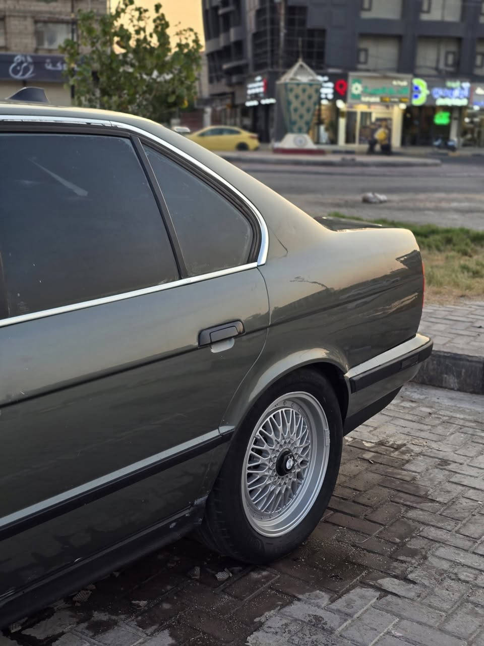 #السلام_عليكم
للبيع_او_مراوس 
ب اي نوع سيارة عدك نزل
 BMW- 520i /1993
السياره معدله رياضي بل كامل 
اصل بليته وسنويه 520
مكينه مسكرعدل i20
كيرعادي
كيرومحرك مكفولات 
كلج  رياضي 
ويل bbsرياضي اصلي
 مو تجاري
رقم انبار دولي باسمي انكليزي  مشروع وطني سنوية 2030هزة جديدة شرط التحويل 
بجم عريض لايت سوارات 
بلاجكتورات وكشاف كله شغال
غرفه جلد كهرباء فول مواصفات جديدة كشنات كارتير جدد بلاد مو دوشمة 
صاج ملكي 
 جام كهرباء  
تنته وتكم. كنتارة بلكامل
بدون ظربه ولاخياس 
نظام صوتي احترافي
  سماعات دمام
صالنصه رياضي كاتم
منضومة بانزين جديده 
حداديه امامية خلفية جاهزة
 كل اكسسوارات السياره اصلية  ناقصها تبريد والباقي شوف لعين 
مكاني كربلاء 
السعر: 54وبيها مجال حك جيتك
*********** اتصال
***********واتساب
