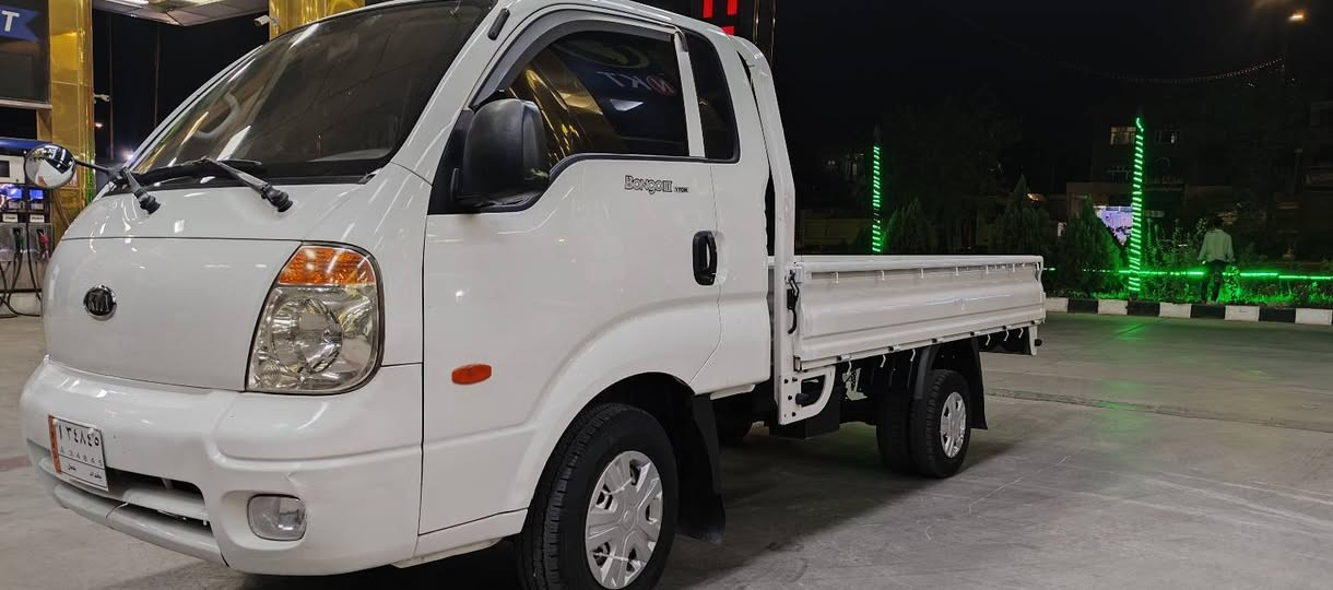 سەرەتا بەناوی خوا 
کیا بیلاد 2010 توماتیک
5دووگمە 
تەنها 120هەزار ڕۆشتووە
سەلە 
کوشن هیتەر 
ئاوینە کارەبای
تەبرید 
کارەبای بەسراوە 
بودی سفر
قەترە قەترە غایزی نییە 
هەمو کیانی سە یارە کە دەقی شەریکە
ماوەتەوە 
تاقانە تاقانە 
***********
***********
