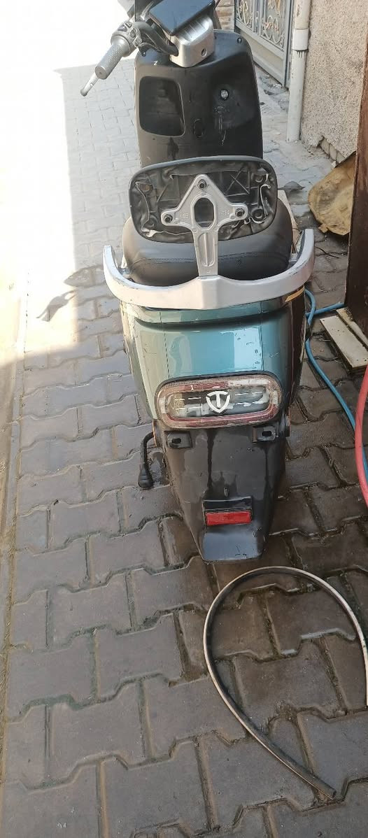 السلام عليكم دراجه شحن ريان بطاريات ملف عقل كله بلادي بيهه شويه نواقص غطه مال تجوه الخلفيه وقباغه عله الويل بس شحن متصرف 6بطاريات خيرمن الله وين ميعجبك توديك وتراجعك بيهه سويجات 2وبصمه 1العنوان بغدادالكريعات ***********سعرهه 550
