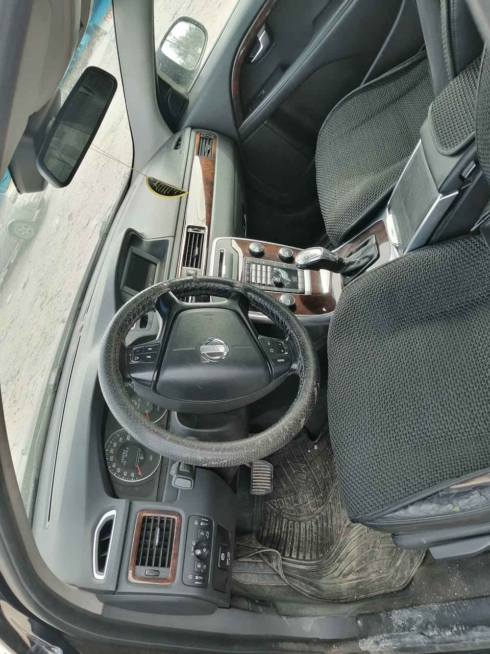 سلام عليكم عندي سياره فالفو ٢٠١٣ ستيشن موديل موديل V70 محرك ٤ بستم حجم ٢٠٠٠ تيربو رقم سليمانيه تبريد فول حساسات بصمه سنويه بسمي بس بي جراد قماره وبنيد وكل بلاد مراوس حسب القناعة ***********فاروق مكان ديالى خانقين
