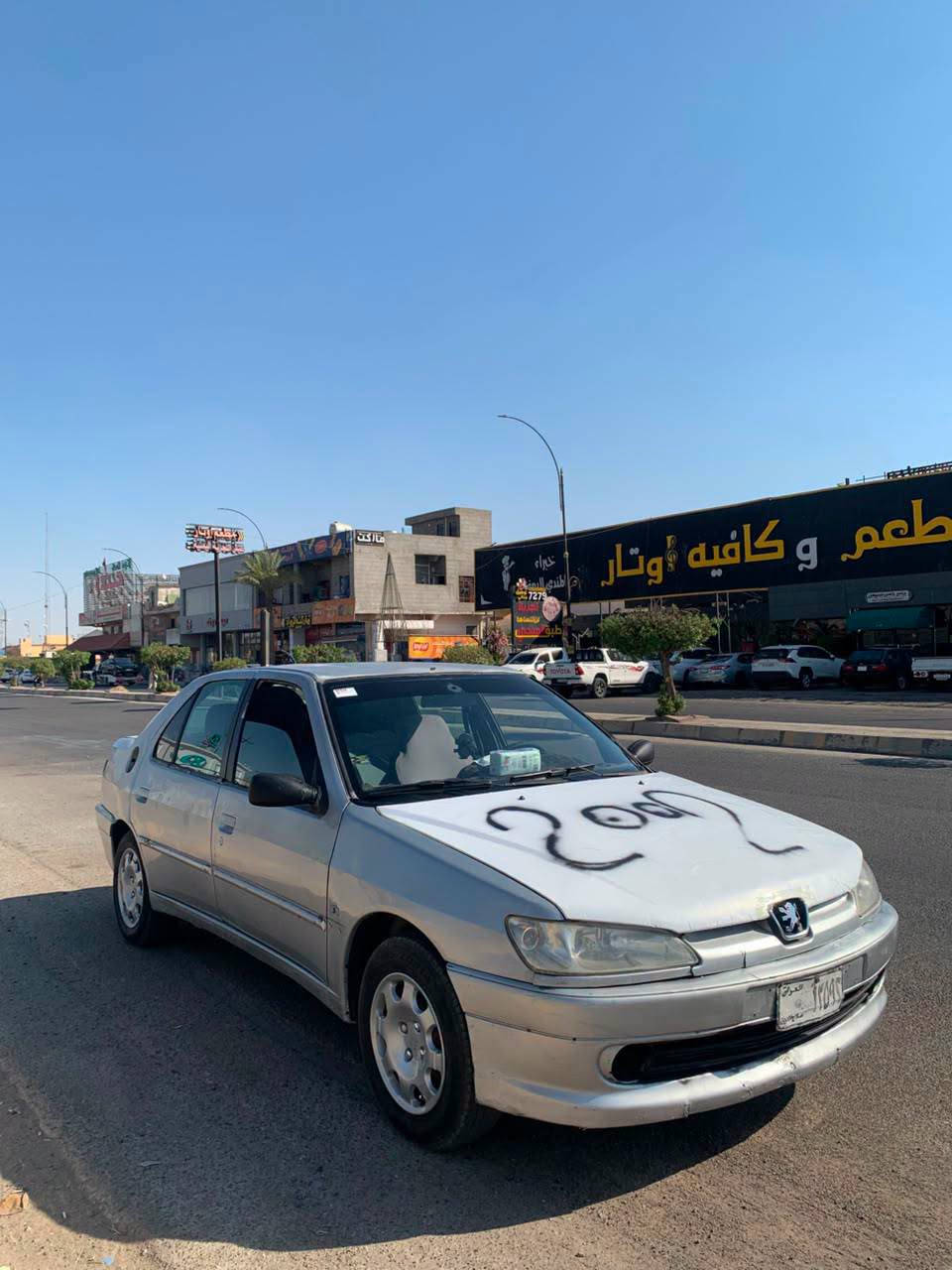 السلام عليكم للبيع او مراوس
بيجو 2002  مطلوبه نواب ضباط
كهربائيات شغاله 
گير ومحرك شرط
صدر جديد 
تايرات جديد 
باتري جديد 
تبريد الكمبريسر بيه ليك 

المكان تكريت
السعر 30 $ ورقه وبيها مجال 
***********
