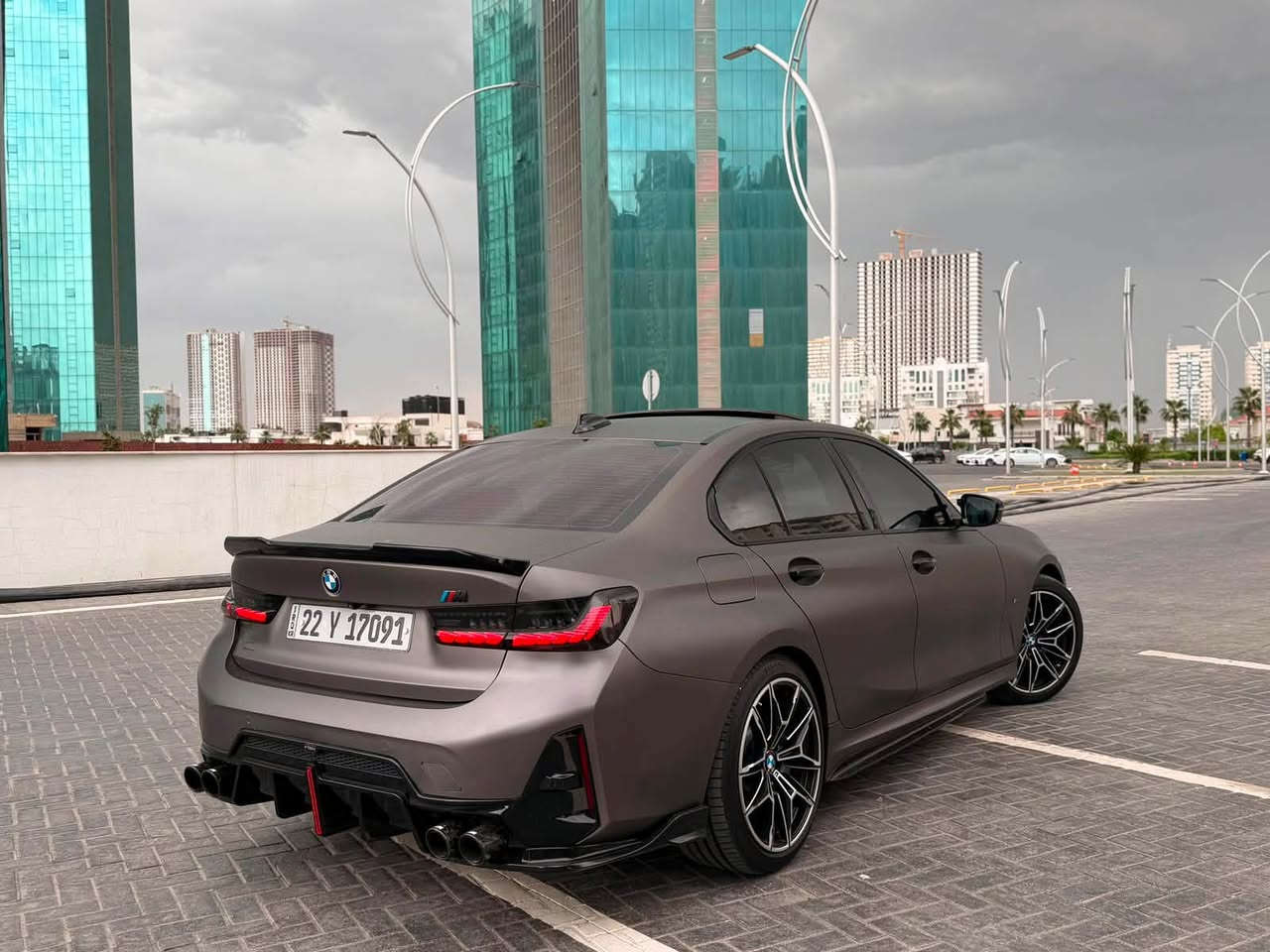السلام عليكم 
BMW 330i 2022 
Kit M Package (340i)   74,000 mile 
گير +محرك  + راديتر + تبريد  كله بشرط 

ضرر  السيارة : فقط بوند ومبدل M 3 
ربع جاملغ سايق تعديل بارد + شبر صندوق بدون تعديل موضح بالصور  
ارباگ  برده وسكان  بدون دشبول
السيارة مصروف عليها خير من الله 

فـــــول مـــواصـفــات ١/١

دعاميات محدث ٢٠٢٤ 
بكلايت دراگون
اكزوز رياضي كامل ٣ وضعيات 
سترين كاربون RPM   
شاشة دشبول ديجيتال ( M 3 )
گير كريستال 
اربعة ابواب بصمة
تشغيل عن بعد
هاند بريك بصمة 
مرية شفط كهربائي 
ويل M  نجمة
داخل قيسي 
(𝐀𝐮𝐭𝐨 𝐒𝐭𝐚𝐫t)
(𝐀𝐮𝐭𝐨 𝐒𝐭𝐨𝐩)
تحديد سرعة
Car play & android auto 
كاميرا خلفي حساس‎
رادار امامي (تحديد مسار) 
رادار جانبي  (نقاط عمياء)
رادار خلفي (التحذير من الاصطدام)
حساسات امامي
حساسات جانبي 
حساسات خلفي 
كشنات جلد 
سلايت 
كشنات كهربائي
كشنات خزن+ميموري 
تحكم ستيرن  + شفتات M
تبريد مركزي 
لايتات ليد وعدسة زينون 
بلوجكترات ليد زينون 
وبعد هواي مواصفات اخرى…
السيارة جاهزة ومرتبة ومميزة بدون مصاريف 
هزه فحص سنوية جديد بأسمي تحويل مباشر 
تفاصيل اكثر الاتصال علی رقم  التالي‏ 

***********
***********
