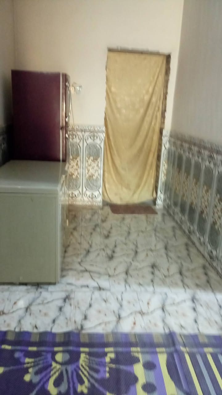 بيت للبيع ركن مسجل بالتطويب مساحته ٦٠٠ نص بناء ٣٠٠ متر ونص الثاني قطعه مسيجه تصير بيتين هم ٣٠٠ بناء طابوق منطقه المعمل مقابل محطة الكهرباء شويه عن ال جهل *********** سعره ٥٠ وبي مجال
