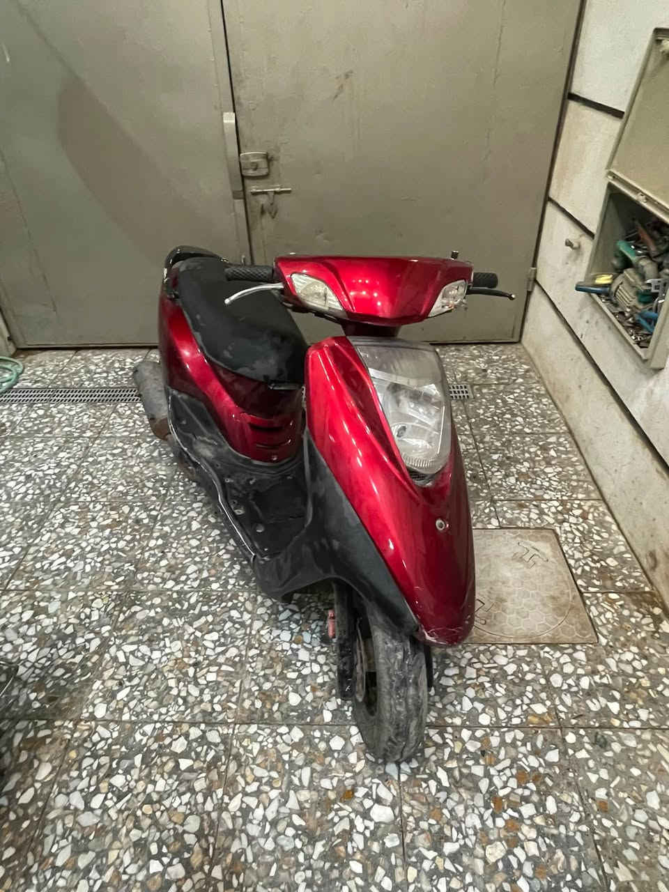 السلام عليكم دراجة بريز 🛵 للبيع سعرها 500 مكاني الرواد جسر الدوار قرب محطة سما الكاظمية 📍رقم *********** ☎️ واتساب موجود
