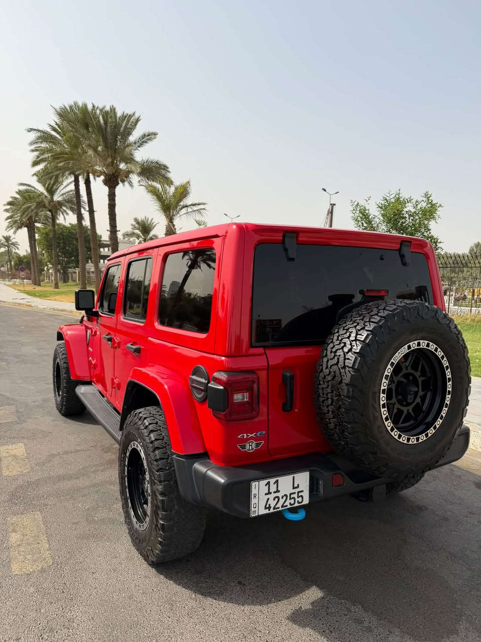السلام عليكم
جيب رانكلر 4Xe 2023 صحارى 
حادث جاملغ خلفي جهه السايق بدون اي ايرباك 
جاملغ خلفي صبغ فقط
ماشية 26 الف ميل
رقم بغداد شبه مميز
سكف فايبر قابل للفتح
السيارة لون احمر 
داخل جلد عسلي
بصمة
فور ويل
شاشة جبيرة
تعتبر فول صحارى

الاضافات 
ويل وتاير BF GOODR امريكي اصلي عدد5
دبلات روبيكون 
دعامية امامية روبيكون 
دبل استيرن FOX
شباك شكل 24 والاصلي موجود
منضومة شحن تتناسب مع كهرباء العراق كاملة

سيارة جاهزة بدون اي نقص

السعر 280
***********
