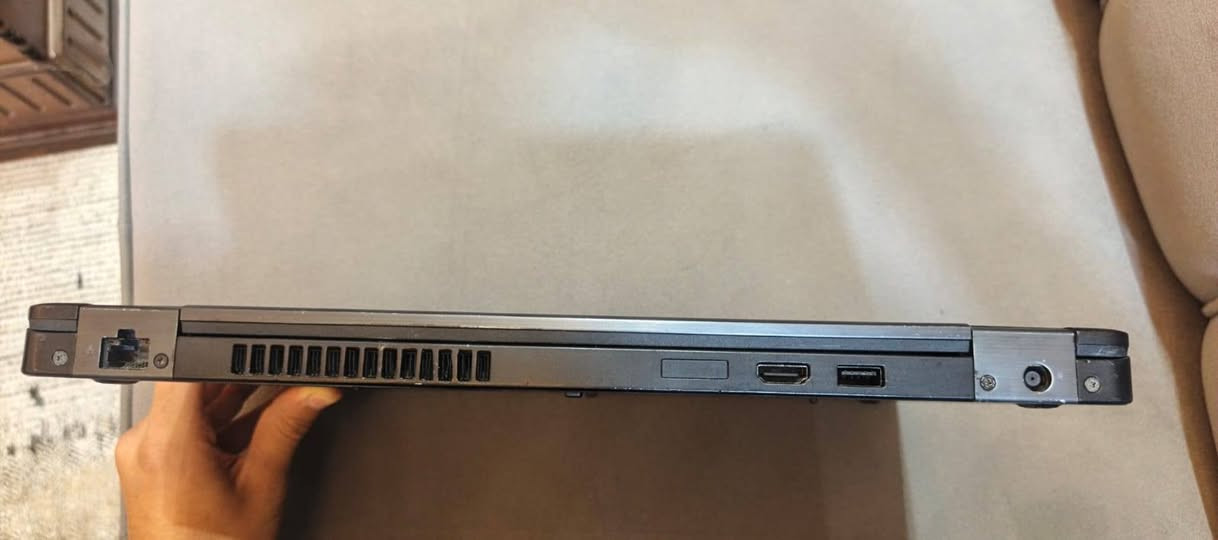 هذا الابتوب DELL للبيع 
المواصفات: 
رامام 8gb
هارد ssd256
المعالج i7 جيل 8 
السعر: 350 وبي مجال
للتواصل والاستفسار خاص او واتساب: ***********

