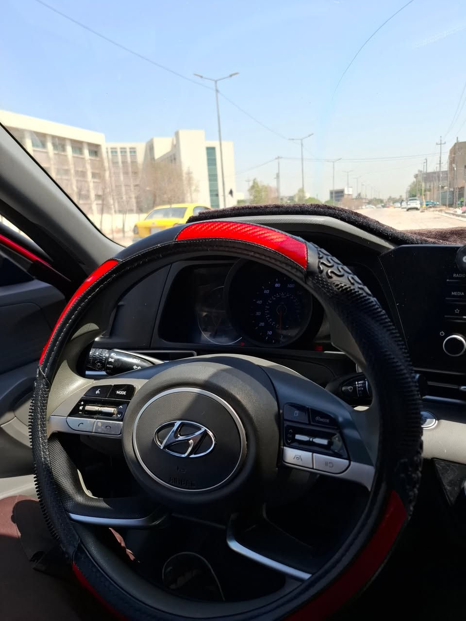 النترا 2023 ماشيه 42فول عده الفتحه حادث امريكا باب وجاملغ خلفي وبيها طخه الباب وره السايق مصبوغه مابيها اي نقص رادار حساسات كامره بصمه داخل وخارج تحديد مسار توقف امامي وخلفي *********** مكاني حله بابل مركز مدينه  شارع 60 (السعر 139 وبيها مجال للشراي فقط )
