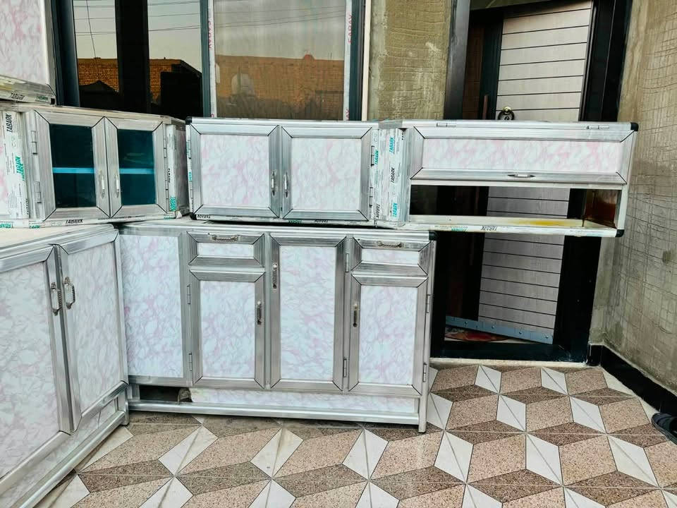 للبيع كاونتر مطبخ متكامل ٣ *٤ الي يفيدة يتصل على هذا الرقم عنواني الكوت   ‭  ***********‬

