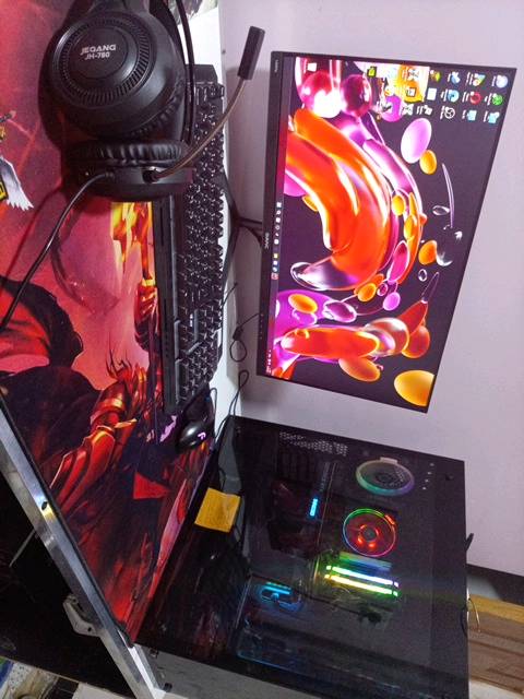 🎮 للبيع — سيت أب Gaming كامل
🖥️ مواصفات الـPC:
🎮 GPU: NVIDIA RTX 2080 8GB
🧠 CPU: AMD Ryzen 7 3700X — 8 Cores / 16 Threads
🧩 Motherboard: ASUS TUF Gaming X570-Plus (Wi-Fi)
💾 RAM: 16GB DDR4
⚡ SSD: Kingston A400 480GB
💽 HDD: Seagate 2TB
🔌 PSU: HyperK 700W
🖥️ Case: GAMEMAX

🎮 الملحقات:
🖥️ شاشة  144Hz
🖱️ ماوس
⌨️ كيبورد
🎧 سماعة Gaming 
🖱️ Mouse Pad
🪵 طبلة / مكتب السيت أب

⚠️ ملاحظات مهمة:
كرت RTX 2080 بي مشكلة تعريف، وتم فحصه من قبل فني مختص، والمشكلة قابلة للإصلاح حسب الفحص.
جميع القطع الأخرى تم فحصها وهي بحالة 
سليمة وتعمل بشكل طبيعي.
 
( للي كول السعر هواي على كرت بي مشكلة ترى الكرت حاسبة على ١٠٠ ويمكن اقل واذا يتصلح يصير سعر التجميعة أكثر من مليون ) 

📍 الموقع: بغداد — حي البتول
🚫 لا يوجد توصيل
📦 السعر جدا مناسب وغير قابل للتفاوض